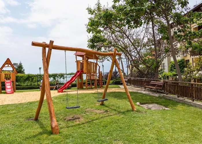 Garden Of Eden Sea And Pool View